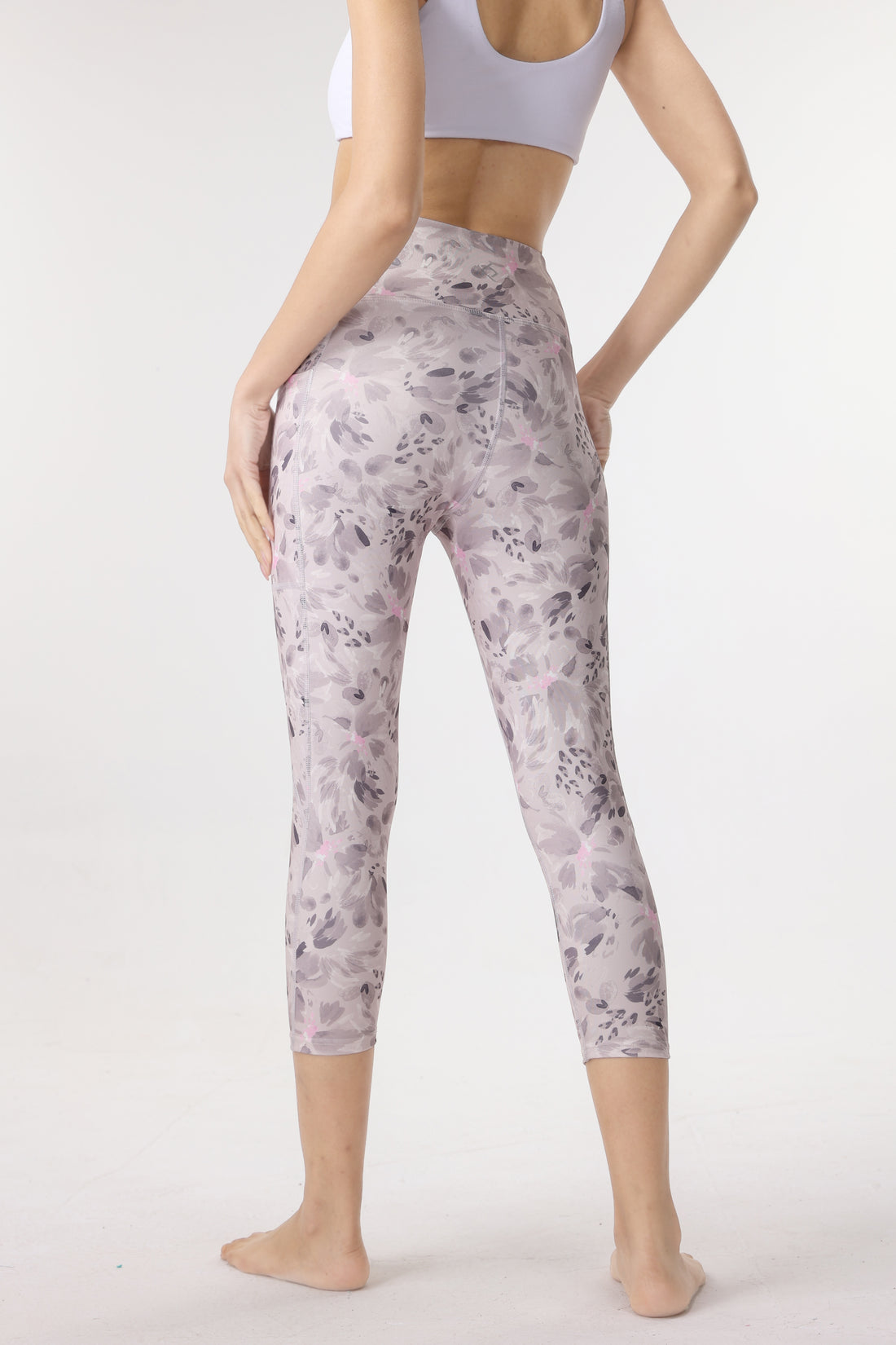 Flower Petals Pattern Print Cropped Yoga Pants With Pocket